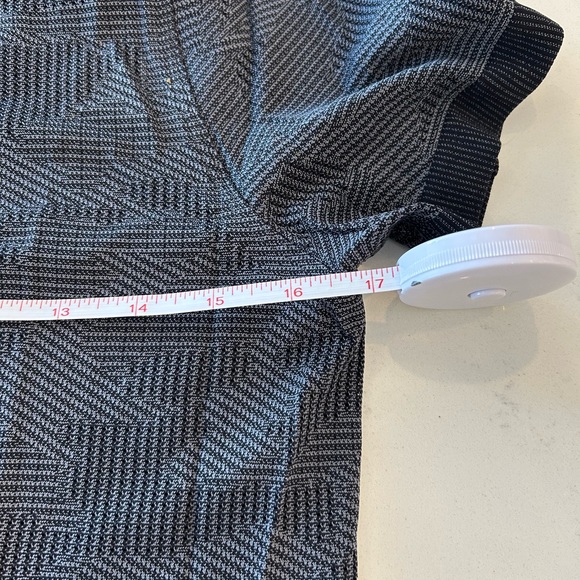 lululemon athletica swiftly breathe short sleeve camo size 6 like new - Picture 4 of 5